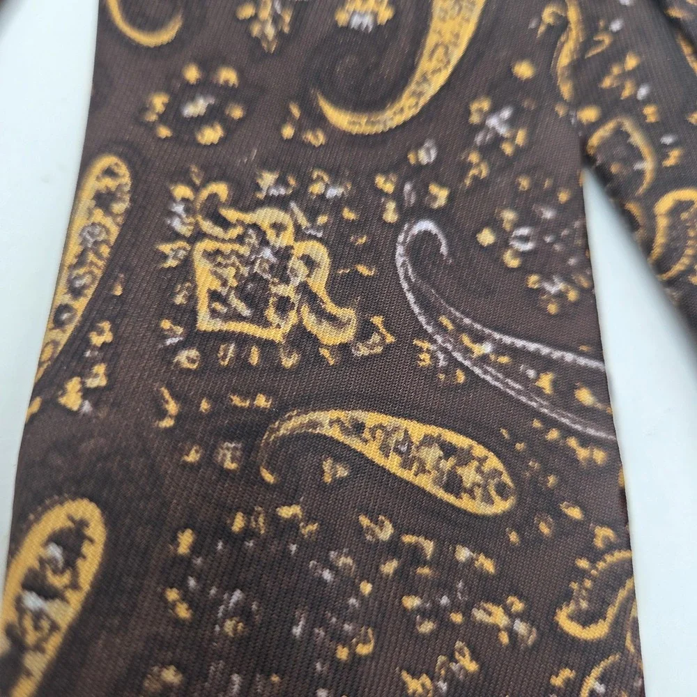 Vtg Deville Cravats Rockabilly Necktie Slim Brown Gold Paisley 1950s 2.25x53in